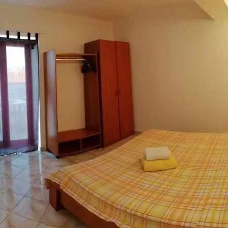 Apartment In With Terrace, Air Conditioning, Wifi, Washing Machine 4982-5 *