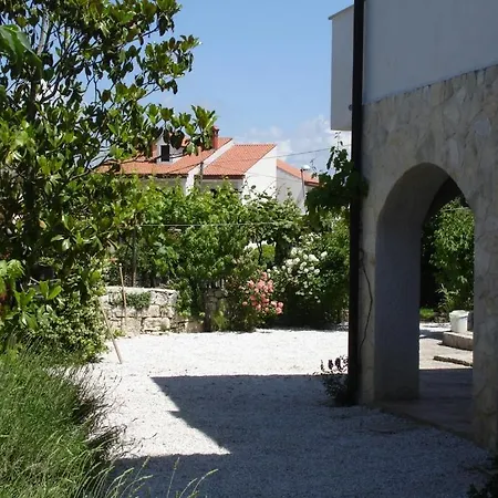 Apartment In With Terrace, Air Conditioning, Wifi, Washing Machine 4982-5 Funtana